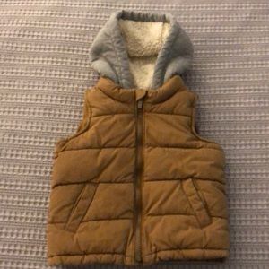 3T. Camel puffer vest with grey Sherpa hood